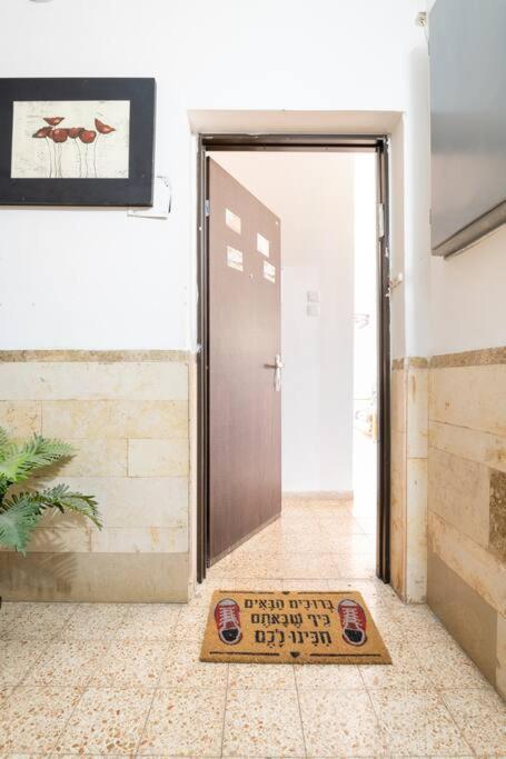 טאוב דירות אירוח, אירוח מכל הלב, דירה גדולה ופרטית, ניתן להגיע בכל שעות היממה! Hospitality From The Heart, A Large And Private Accommodation Apartment, Available 24 Hours! Qiryat Ata Eksteriør bilde